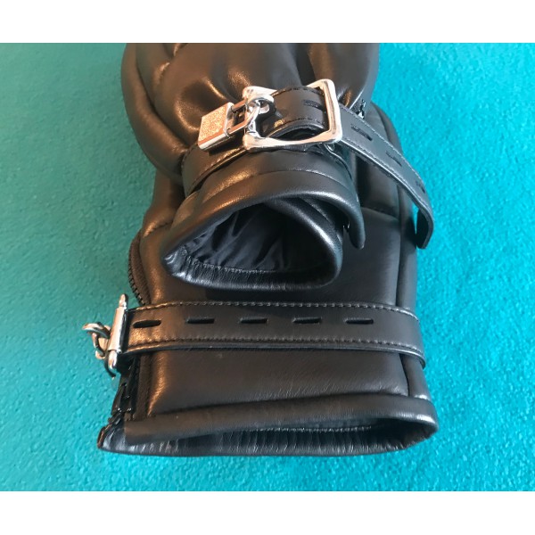 abschließbare Handschuhe
