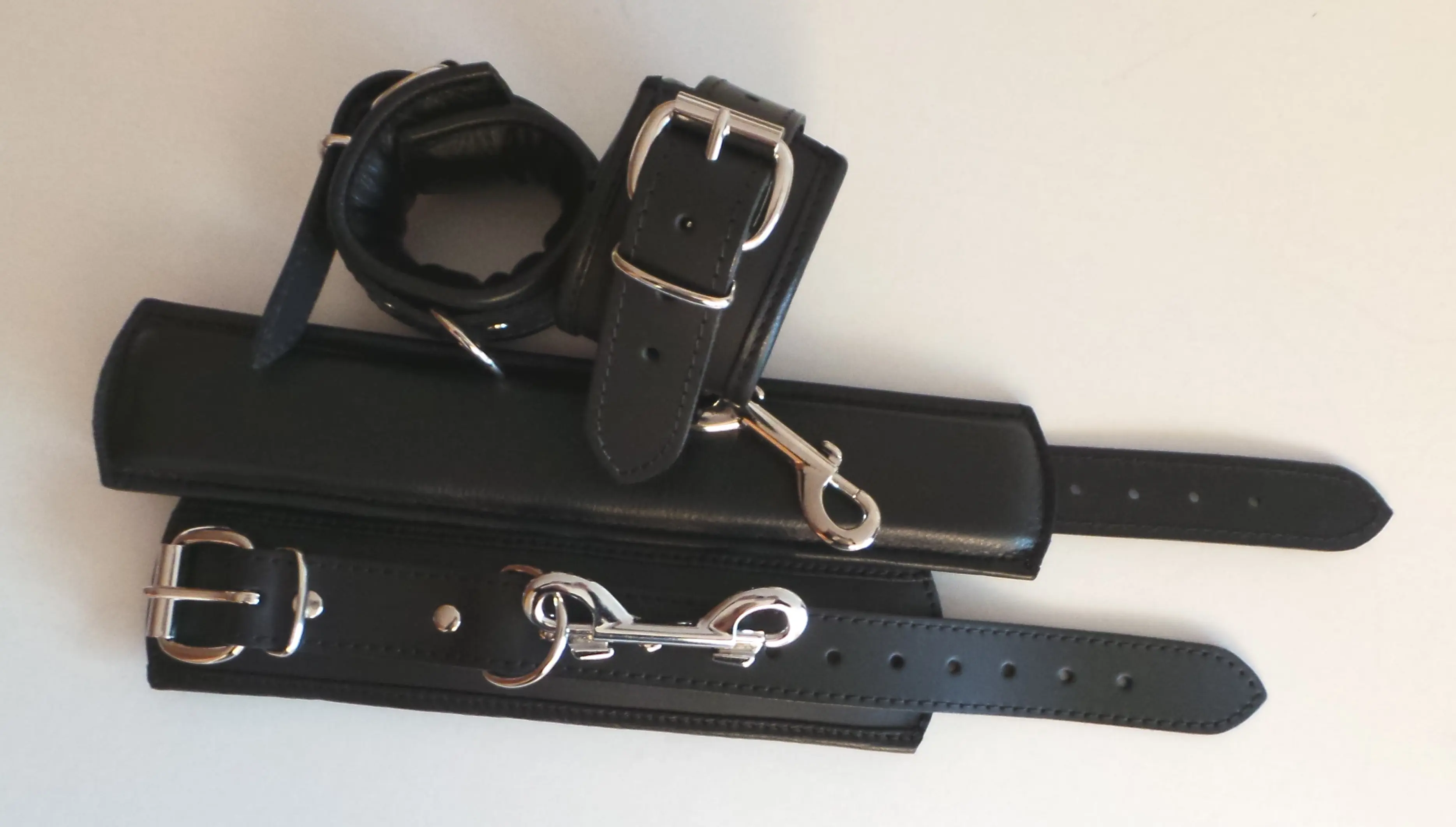 Set Hand- und Fußfesseln zum Vorteilspreis