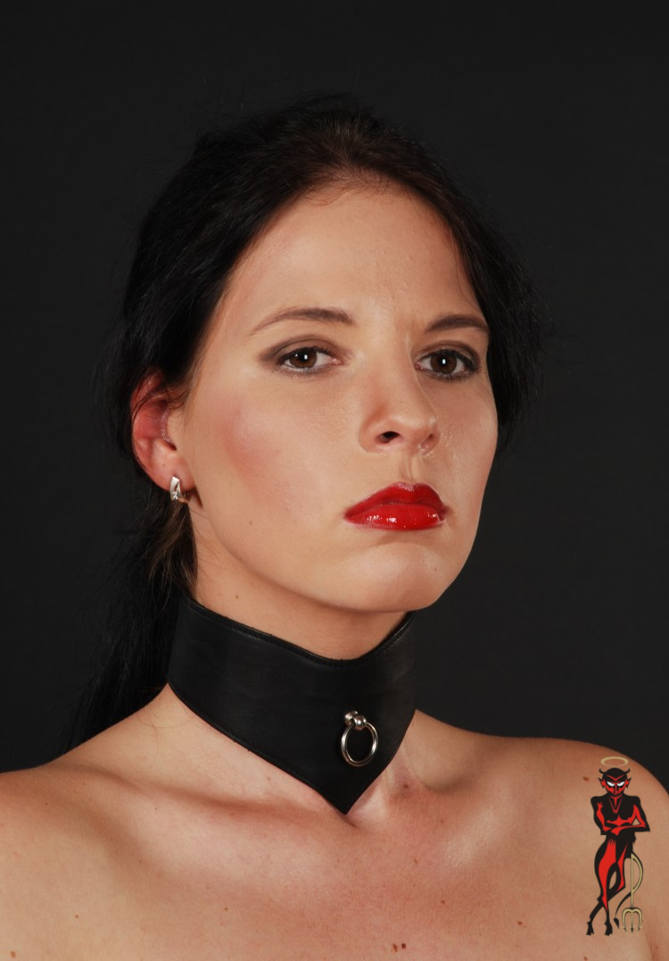 Halsband mit Ring der O