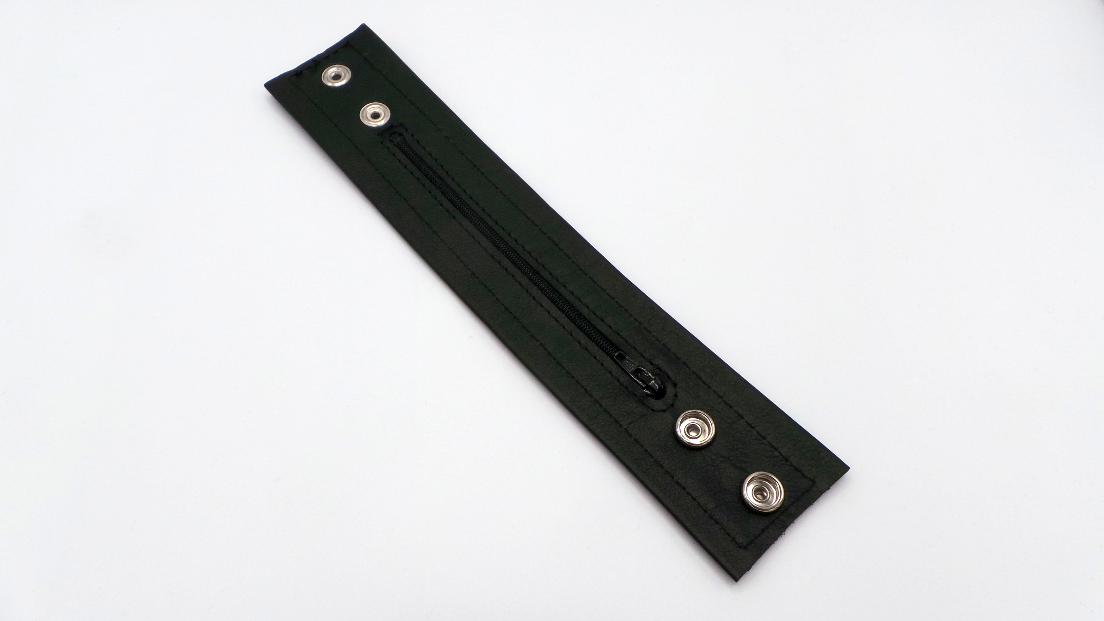 Armband mit Geldfach