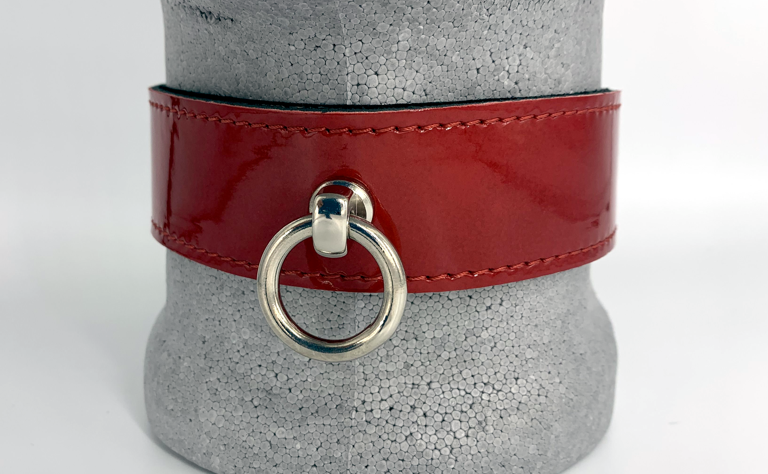 Halsband "Passion" aus rotem Lackleder