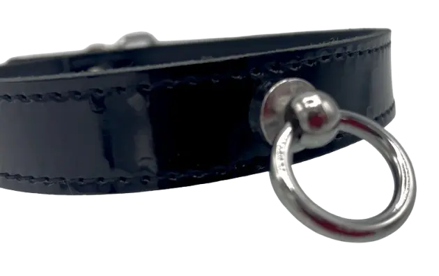 abschließbares Lackhalsband mit Ring der O