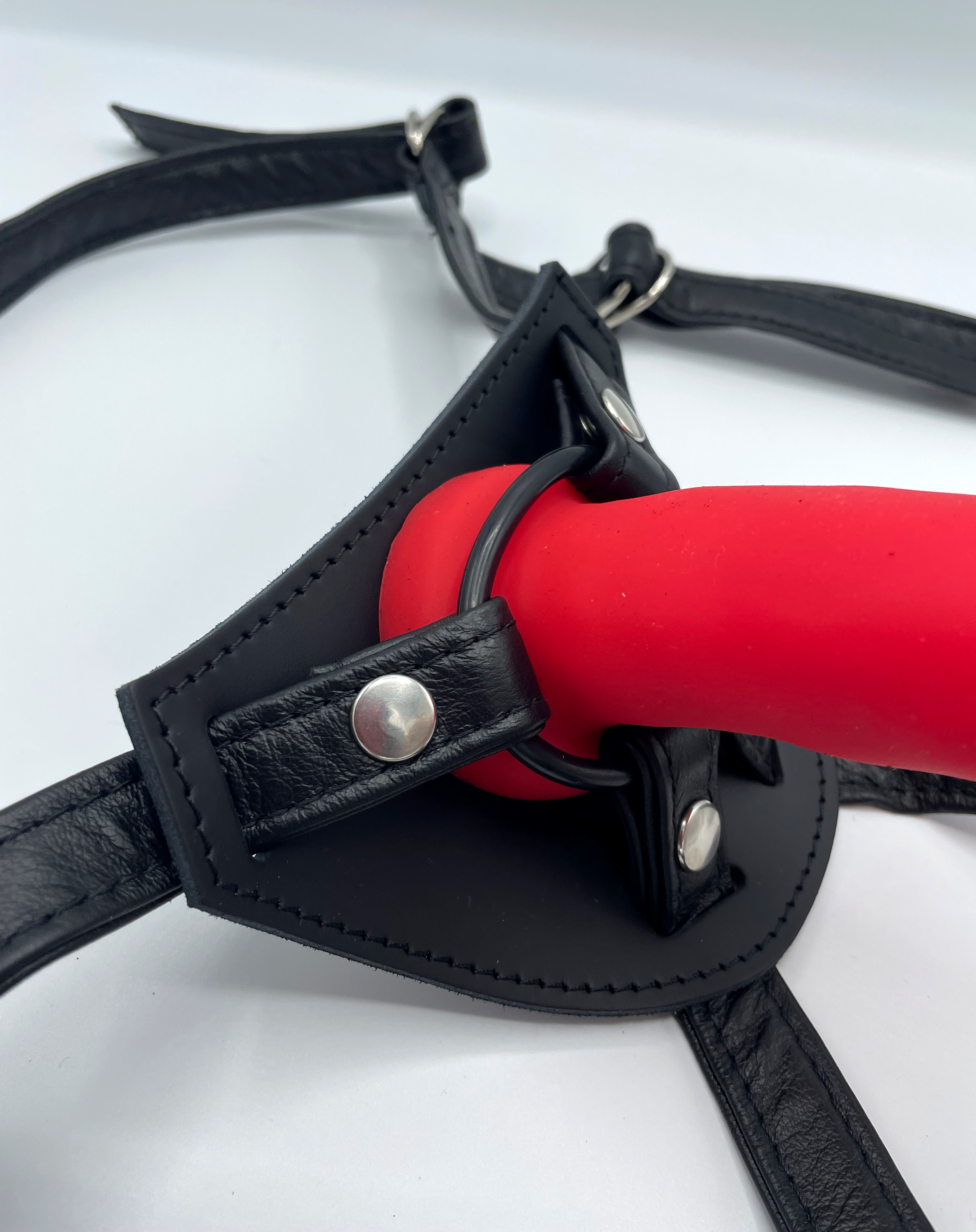 Lederharness Strap on mit Dildo im Set zum Vorteilspreis